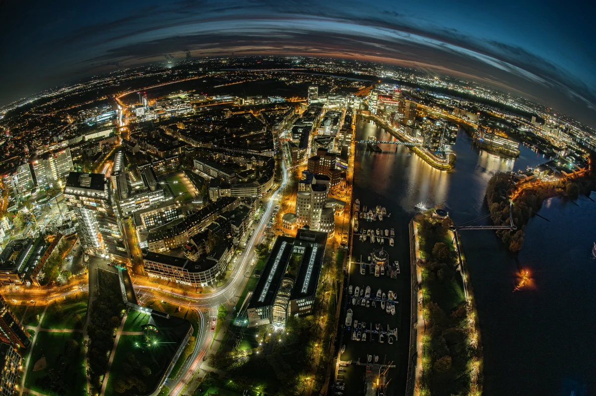 Medienhafen in Düsseldorf in Fisheye-Optik.
